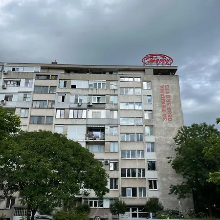 Two-Bedroom Vintage Apartment Top Location