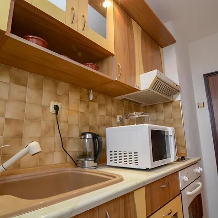 Two-Bedroom Vintage Apartment Top Location