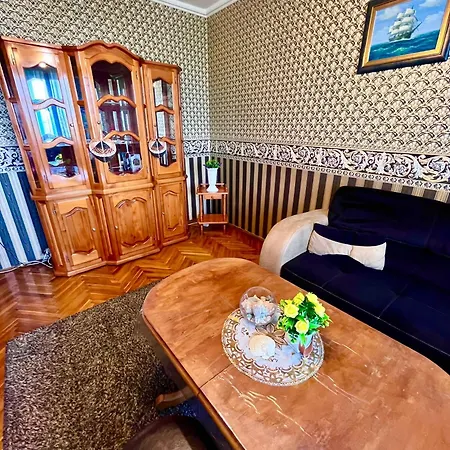 Daire Two-Bedroom Vintage Apartment Top Location *