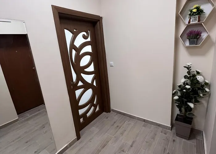 Two-bedroom Vintage Location *