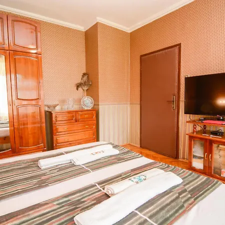 公寓 Two-Bedroom Vintage Apartment Top Location