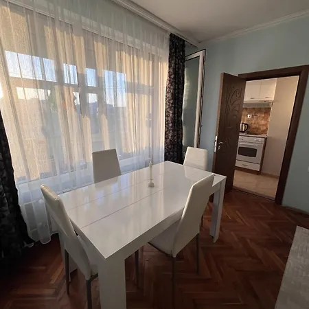 Two-bedroom Vintage Location Apartment Burgas City