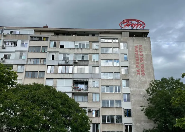 Two-bedroom Vintage Location